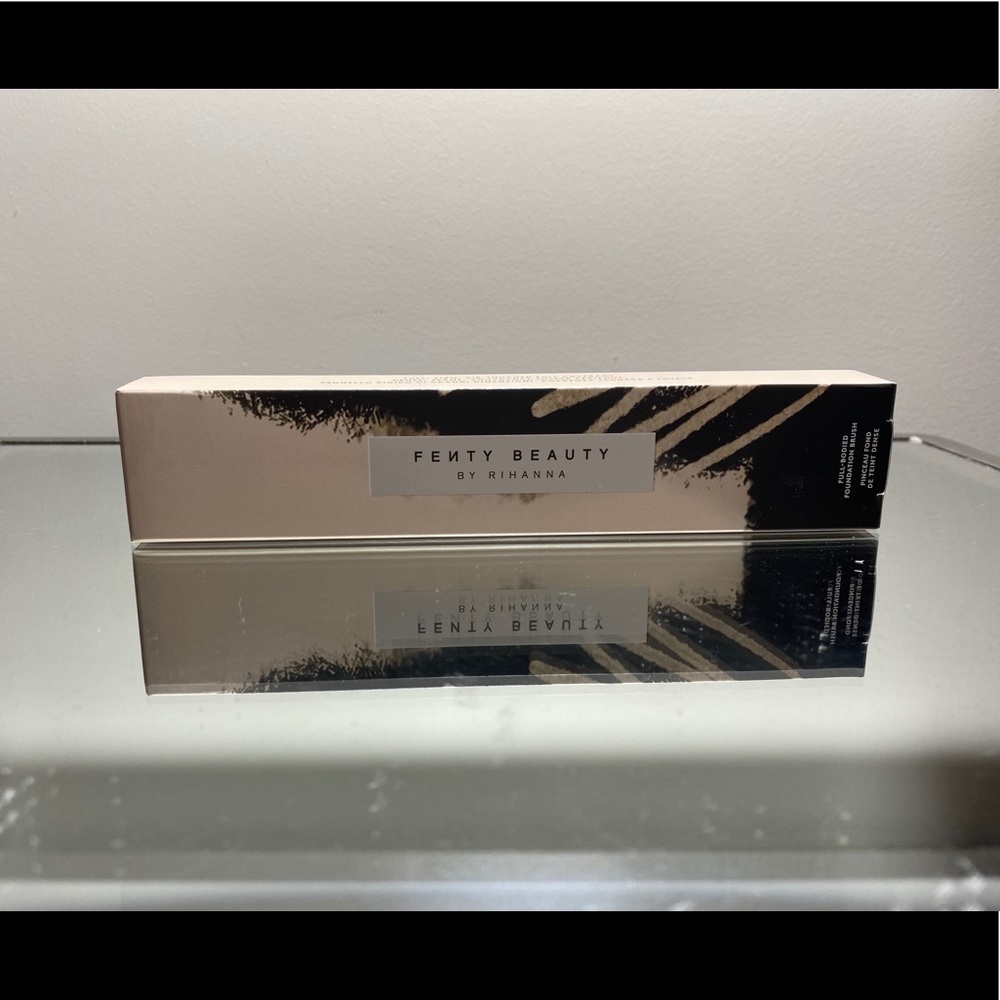 Fenty Beauty Full-bodied Foundation Brush